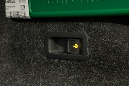 musta Skoda Enyaq 2022 kuva 16.