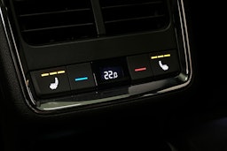 musta Skoda Enyaq 2022 kuva 18.