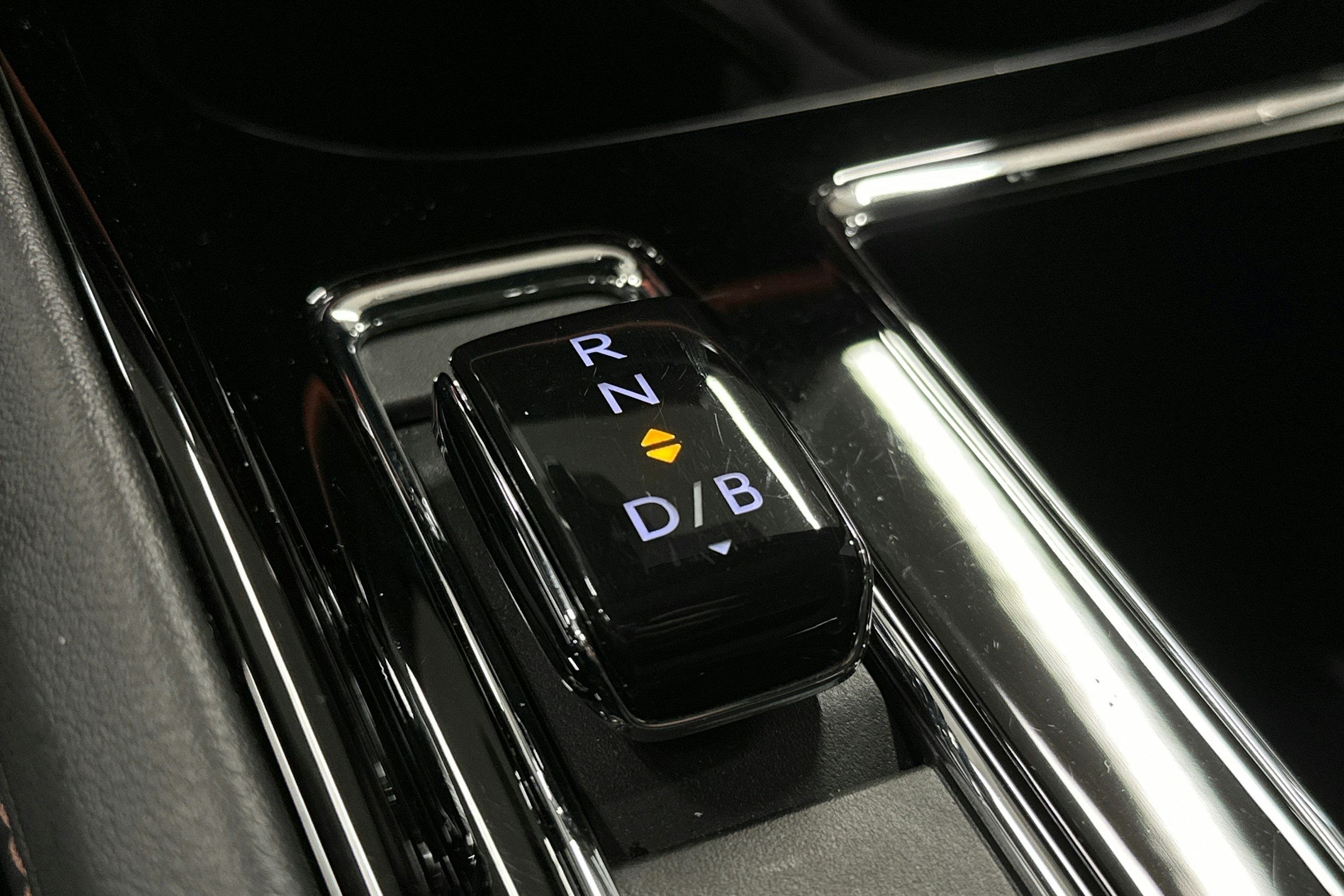 musta Skoda Enyaq 2022 kuva 36.