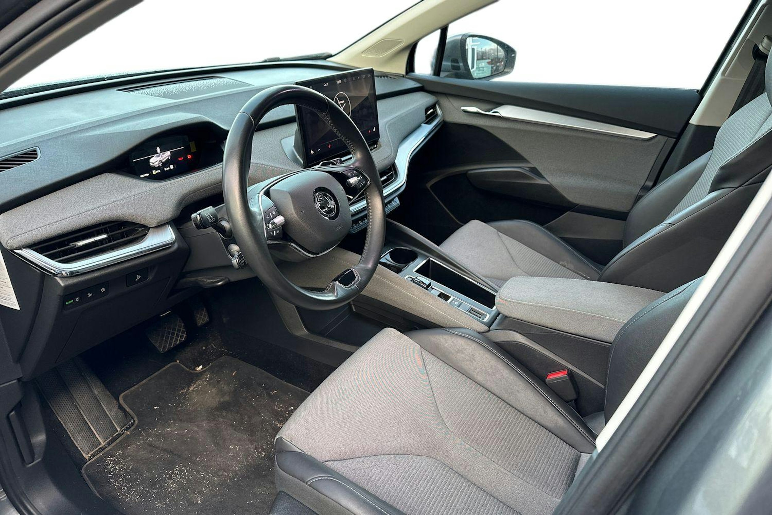 harmaa Skoda Enyaq 2022 kuva 3.