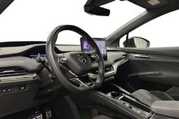 vihreä Skoda Enyaq 2022 kuva 7.