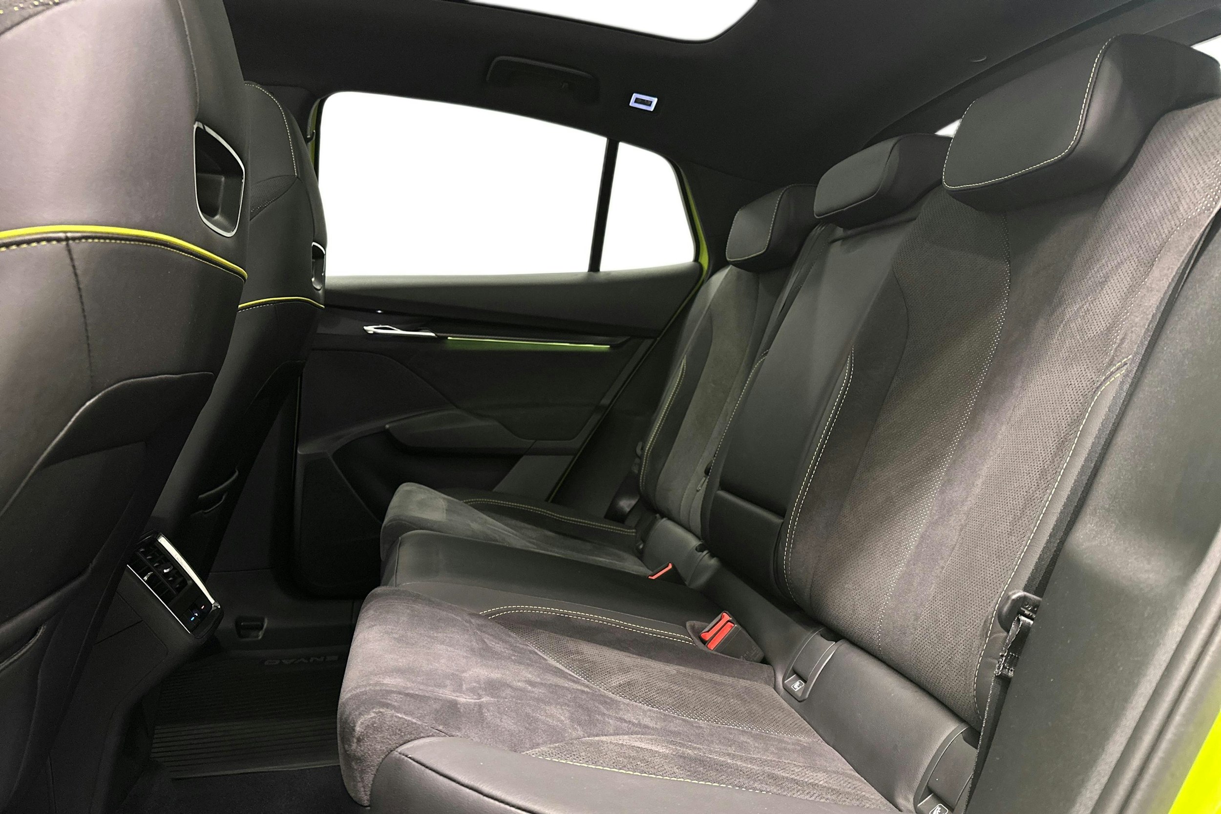 vihreä Skoda Enyaq 2022 kuva 10.