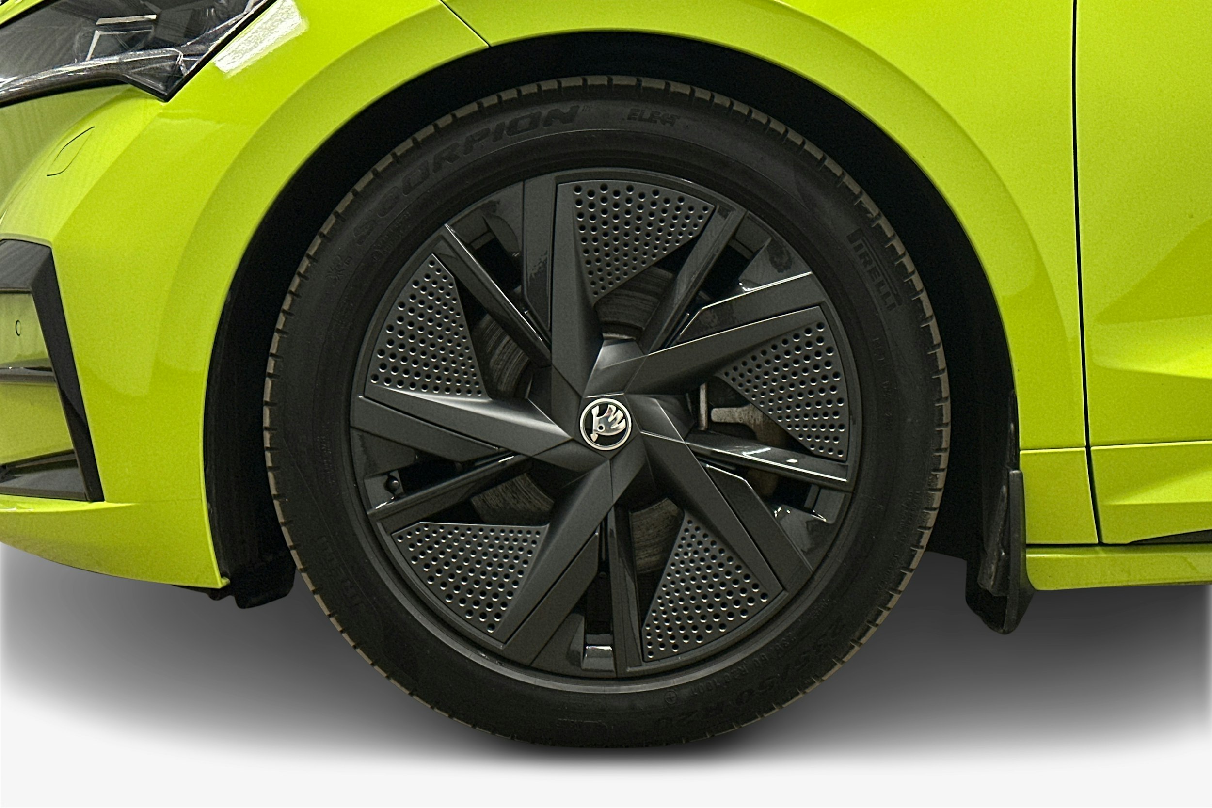 vihreä Skoda Enyaq 2022 kuva 11.