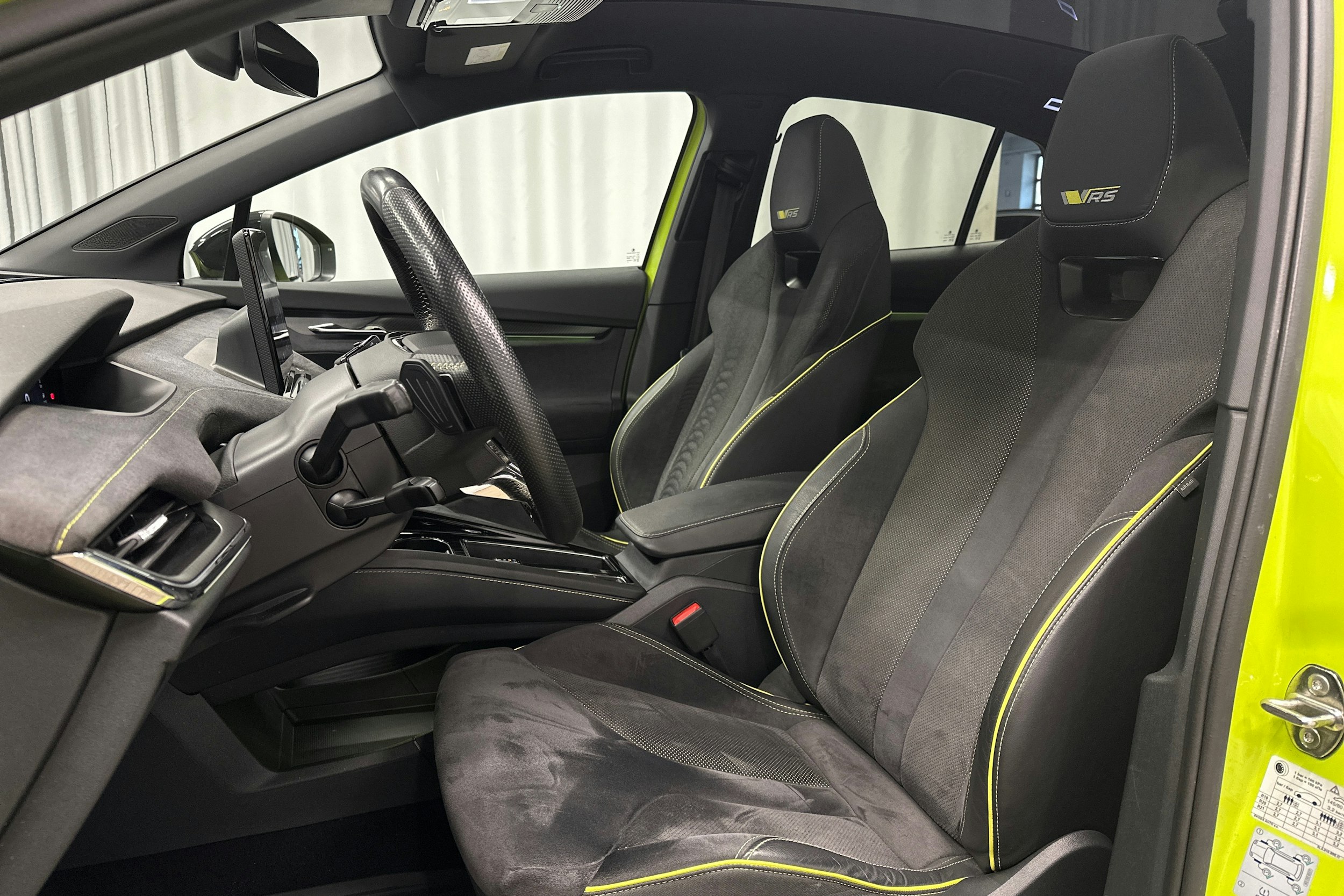 vihreä Skoda Enyaq 2022 kuva 17.