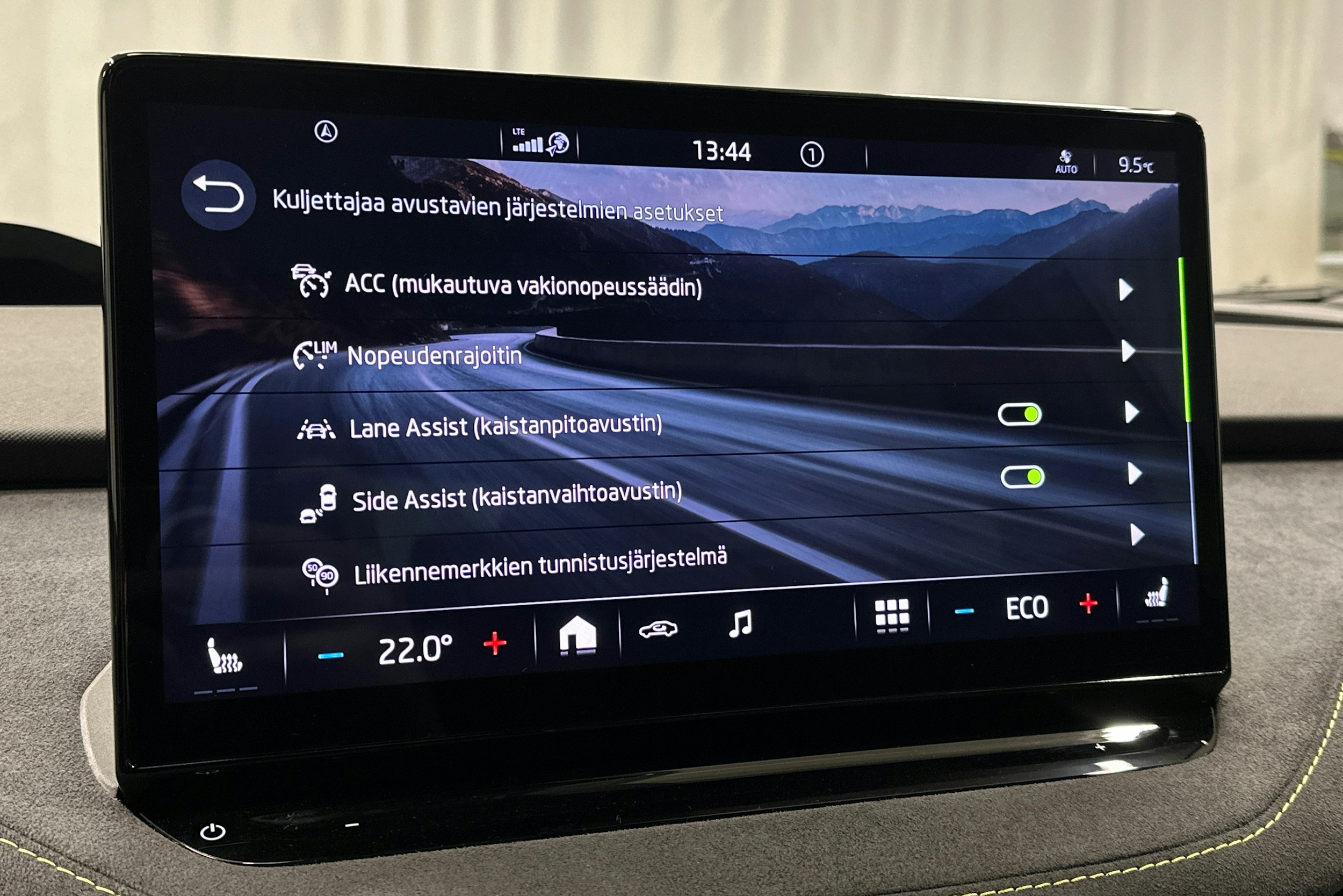 vihreä Skoda Enyaq 2022 kuva 27.