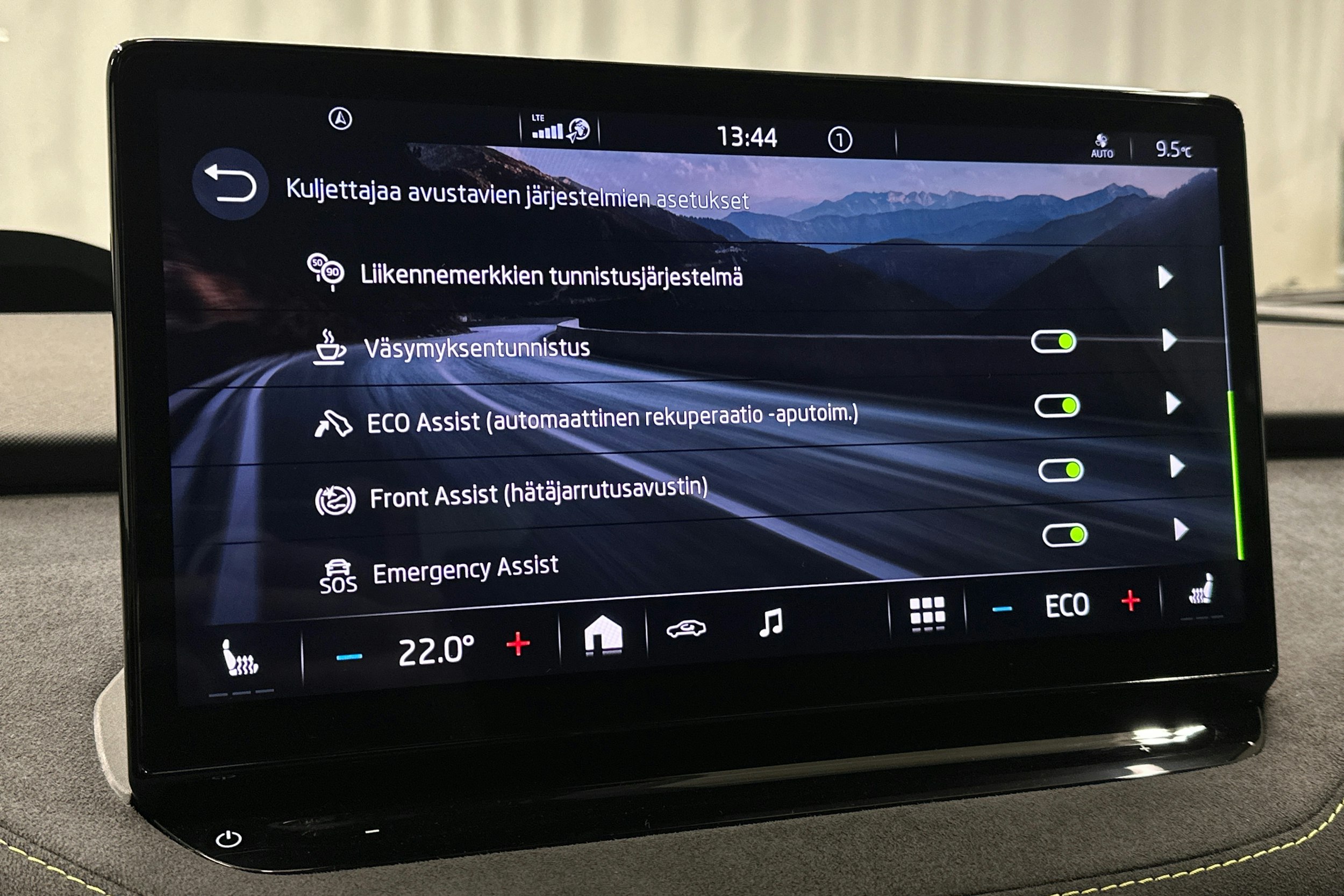 vihreä Skoda Enyaq 2022 kuva 28.