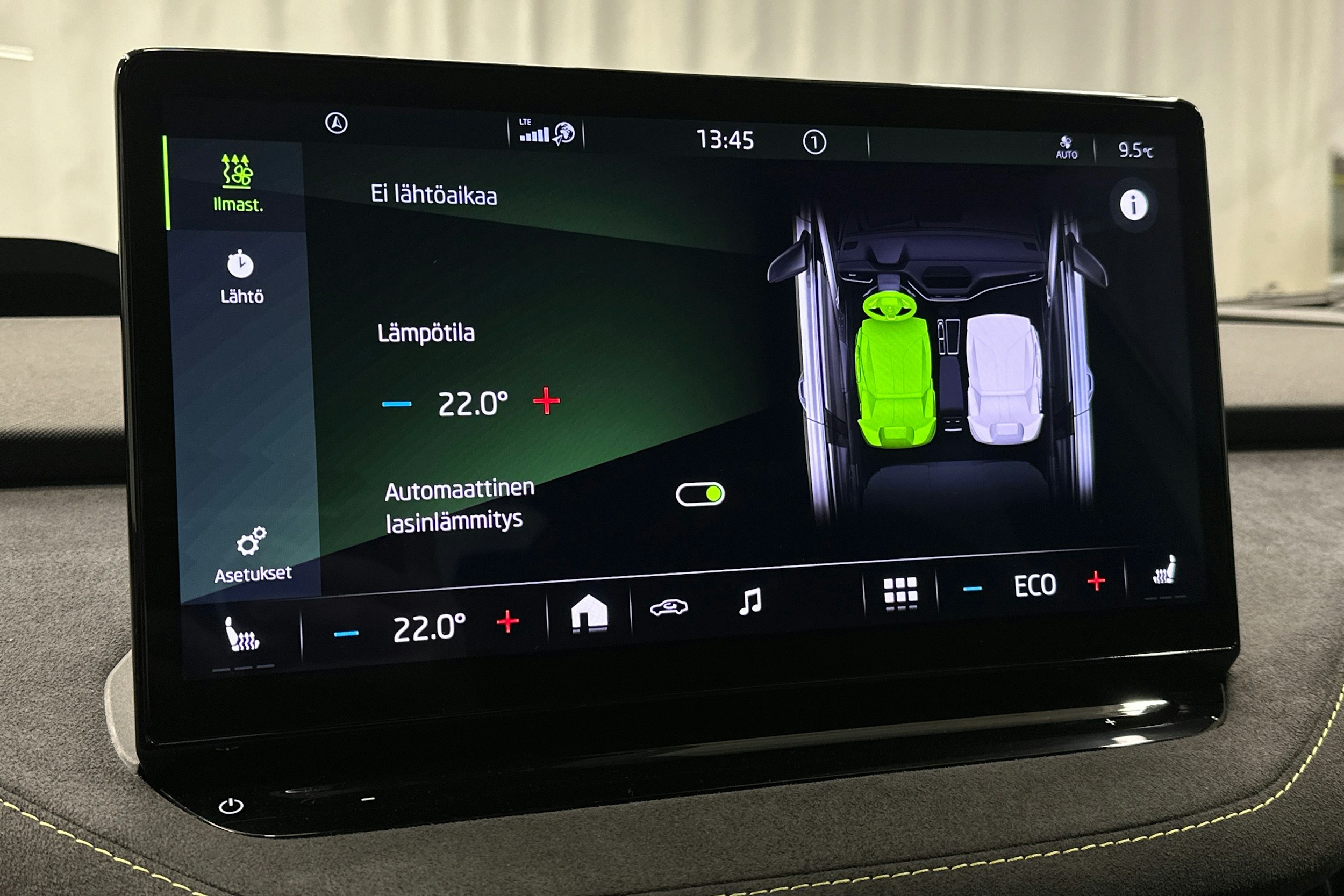 vihreä Skoda Enyaq 2022 kuva 30.