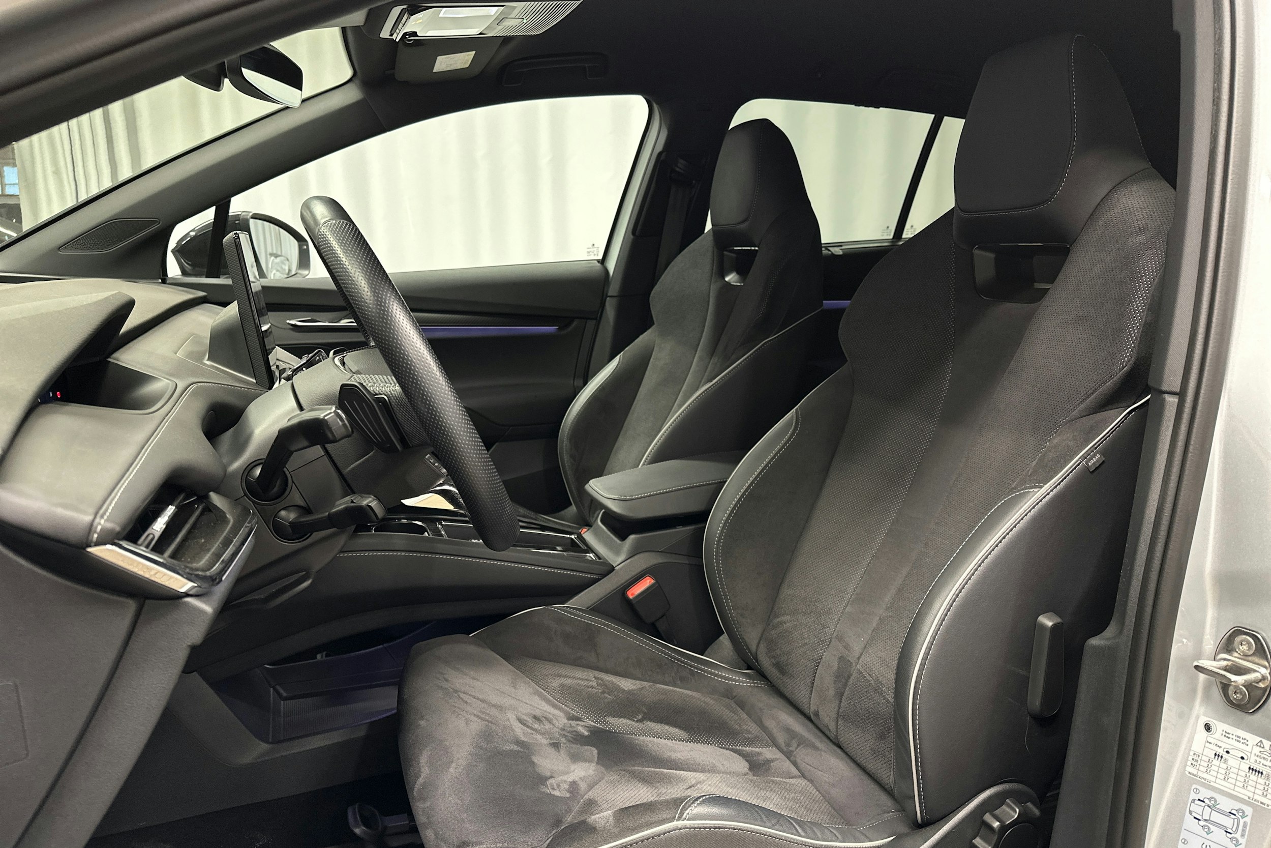 hopea Skoda Enyaq 2022 kuva 18.