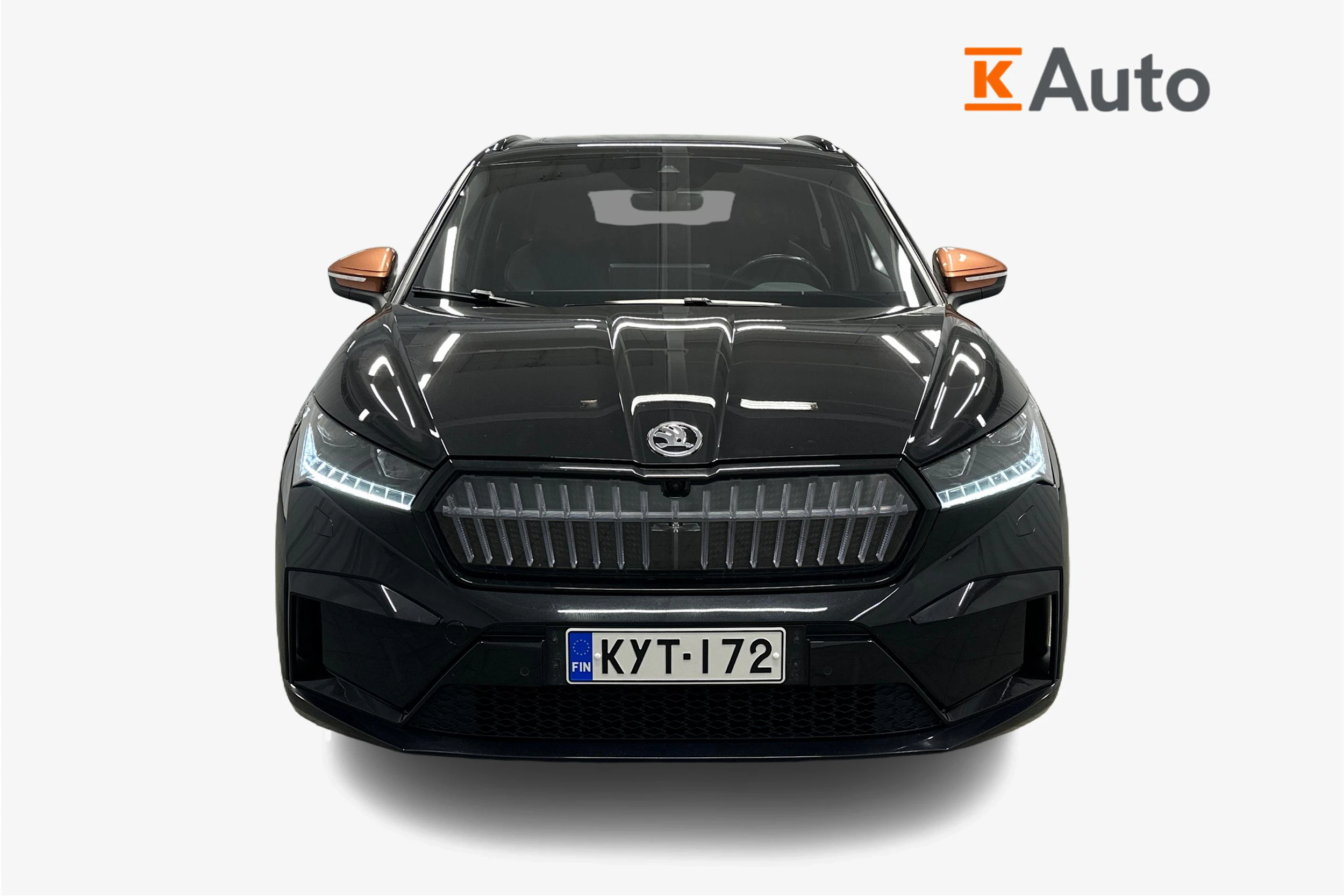 musta Skoda Enyaq 2022 kuva 4.