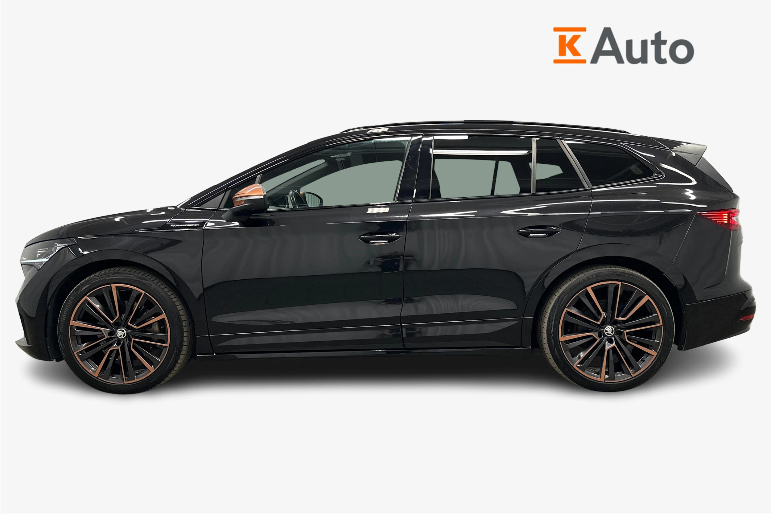 musta Skoda Enyaq 2022 kuva 5.
