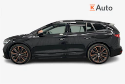 musta Skoda Enyaq 2022 kuva 5.