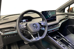 musta Skoda Enyaq 2022 kuva 6.