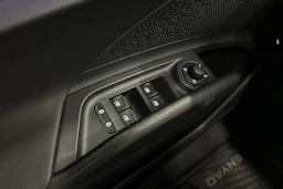 musta Skoda Enyaq 2022 kuva 15.
