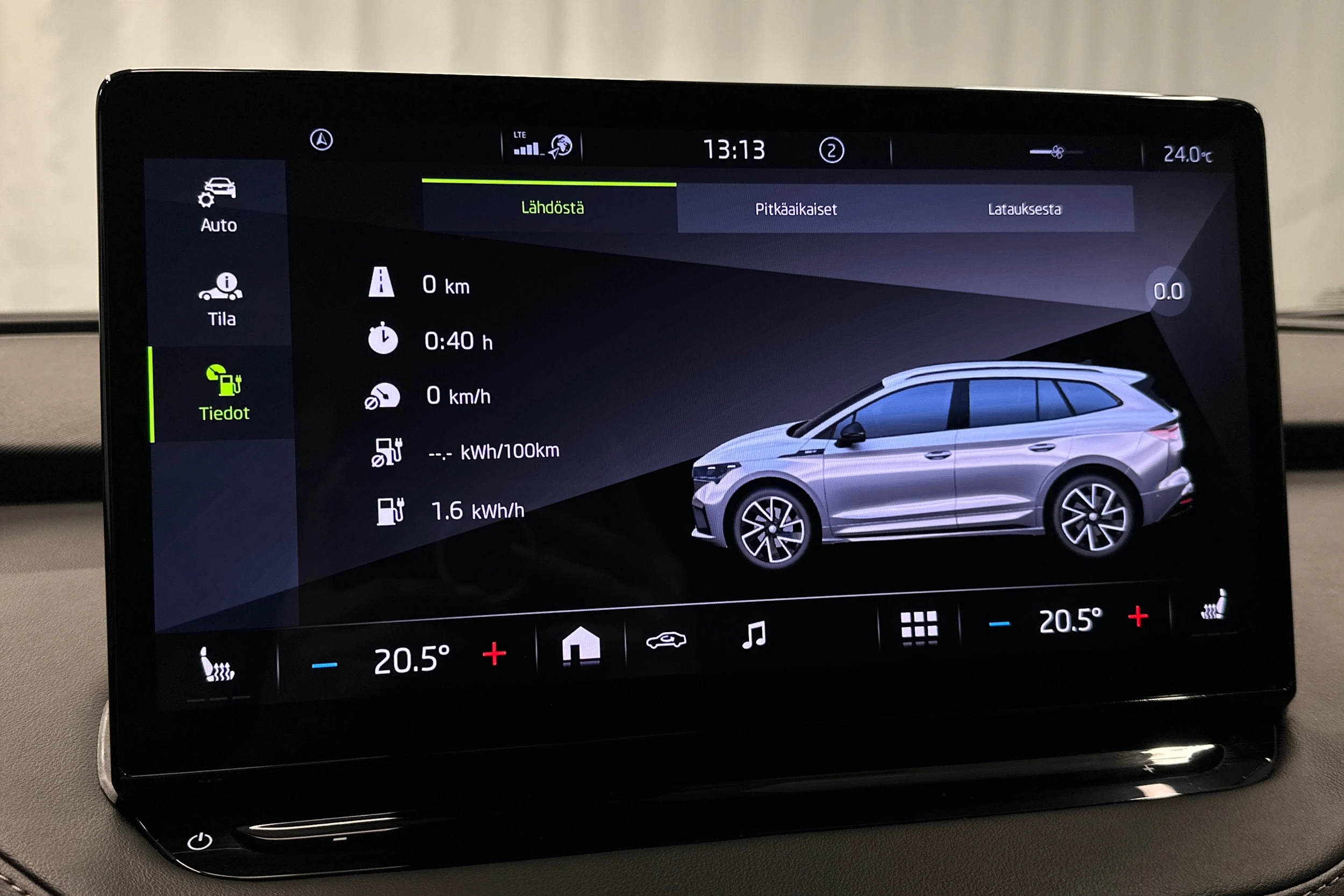 musta Skoda Enyaq 2022 kuva 24.