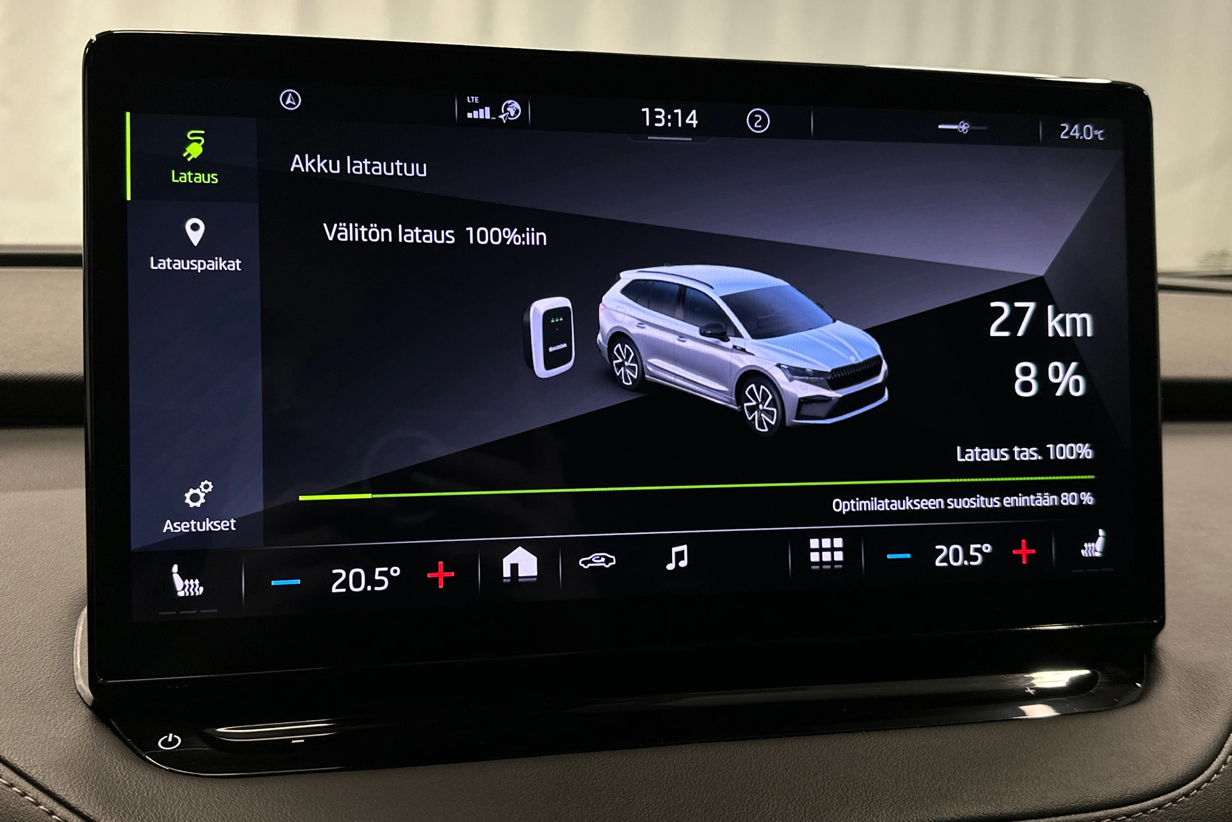musta Skoda Enyaq 2022 kuva 25.