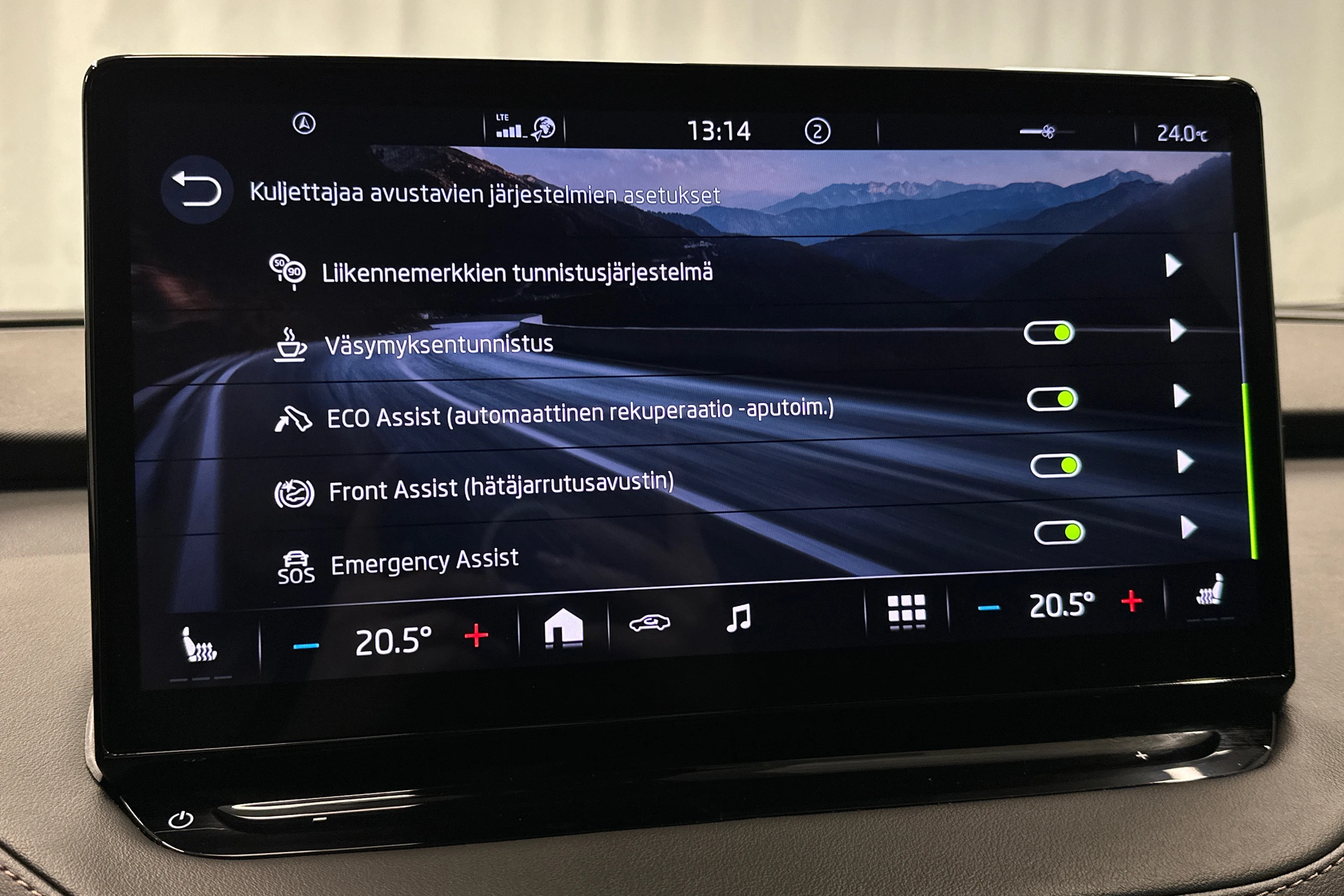 musta Skoda Enyaq 2022 kuva 27.