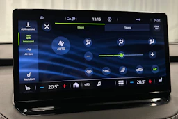 musta Skoda Enyaq 2022 kuva 33.