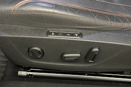 musta Skoda Enyaq 2022 kuva 36.