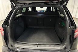 musta Skoda Enyaq 2022 kuva 38.
