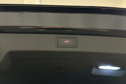 musta Skoda Enyaq 2022 kuva 42.