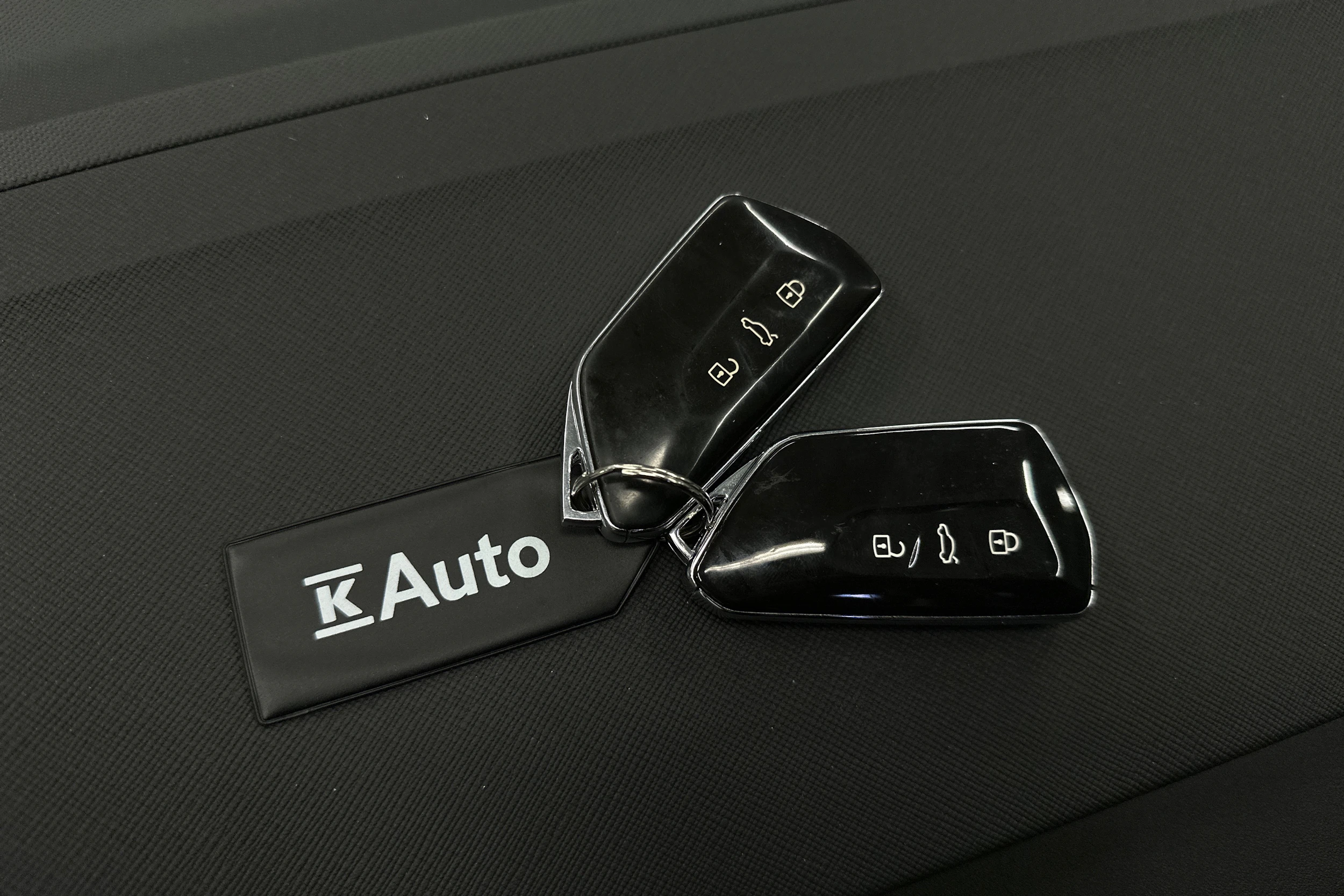 musta Skoda Enyaq 2022 kuva 43.