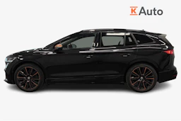 musta Skoda Enyaq 2022 kuva 5.