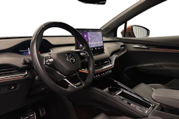 musta Skoda Enyaq 2022 kuva 6.