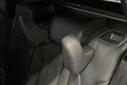 musta Skoda Enyaq 2022 kuva 14.