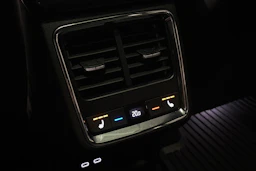 musta Skoda Enyaq 2022 kuva 15.