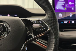 musta Skoda Enyaq 2022 kuva 21.