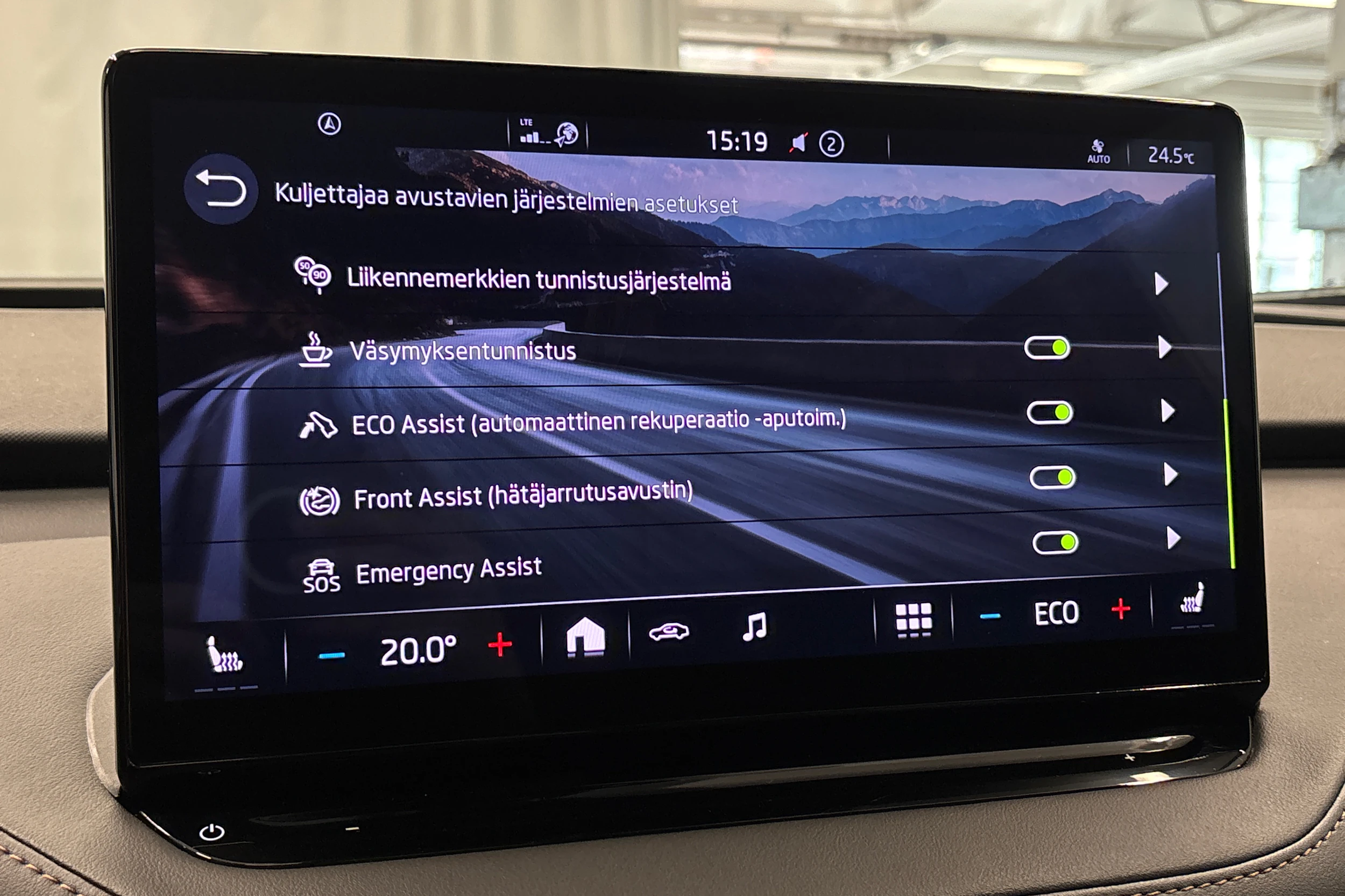 musta Skoda Enyaq 2022 kuva 26.