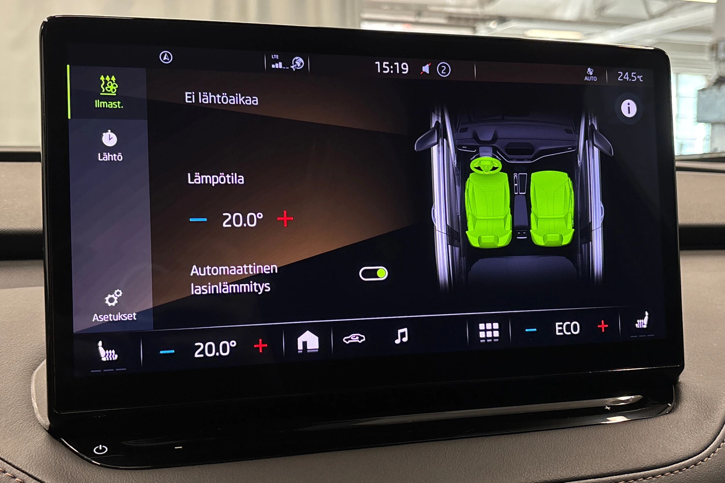 musta Skoda Enyaq 2022 kuva 28.