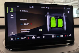 musta Skoda Enyaq 2022 kuva 28.