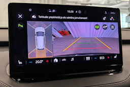 musta Skoda Enyaq 2022 kuva 30.