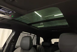 musta Skoda Enyaq 2022 kuva 35.