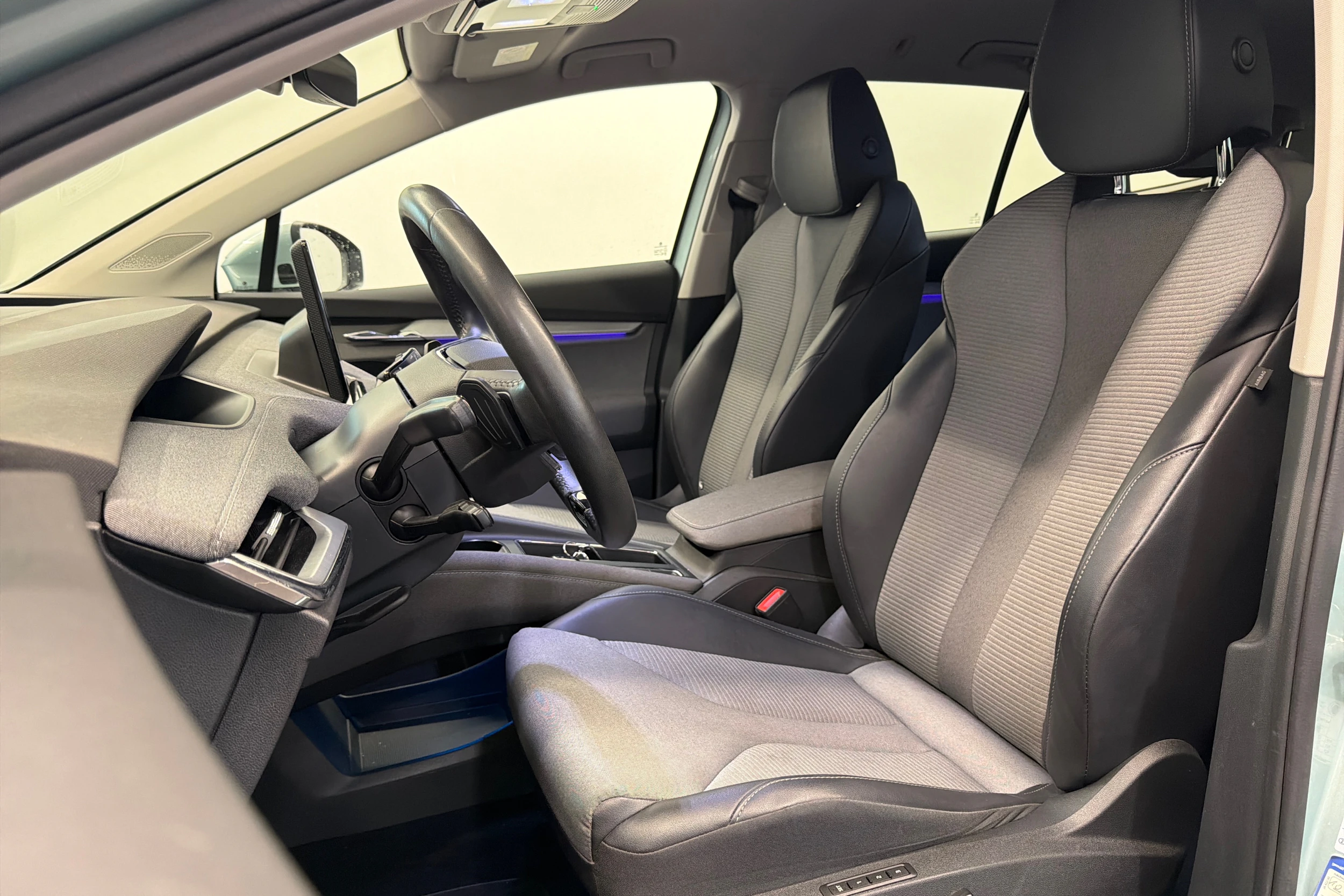 harmaa Skoda Enyaq 2022 kuva 15.