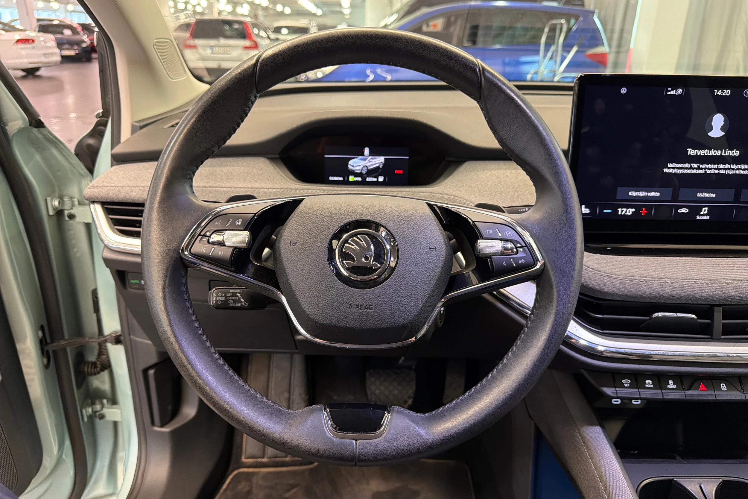 harmaa Skoda Enyaq 2022 kuva 16.