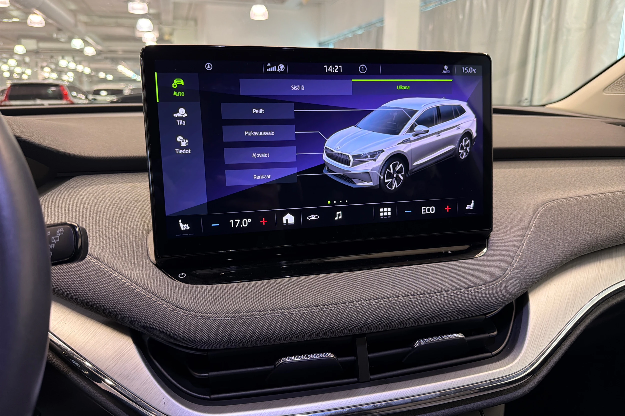 harmaa Skoda Enyaq 2022 kuva 19.