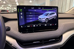 harmaa Skoda Enyaq 2022 kuva 19.