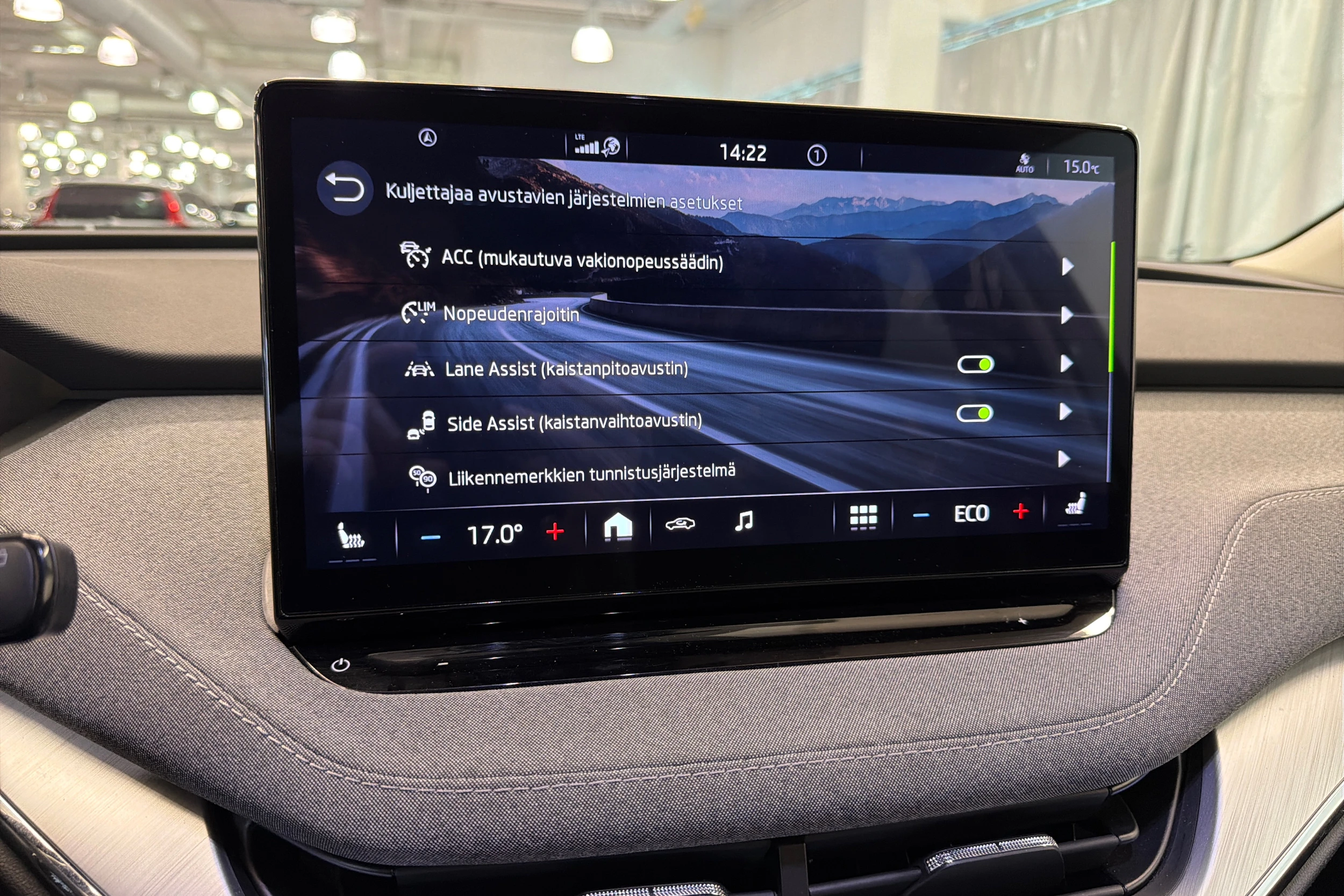 harmaa Skoda Enyaq 2022 kuva 20.