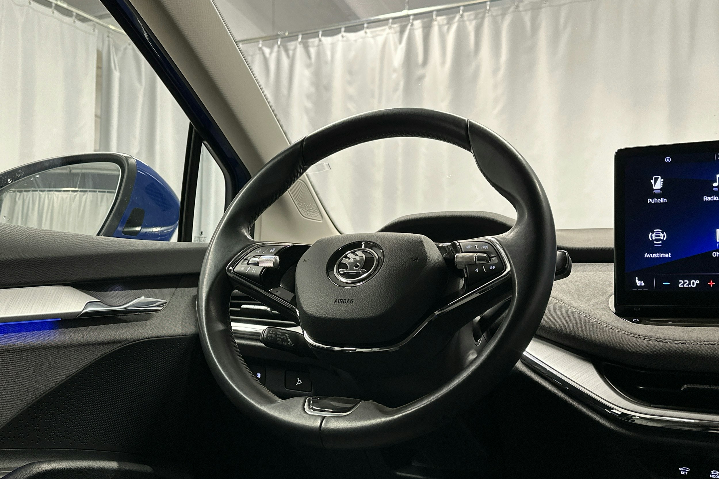 sininen Skoda Enyaq 2022 kuva 9.