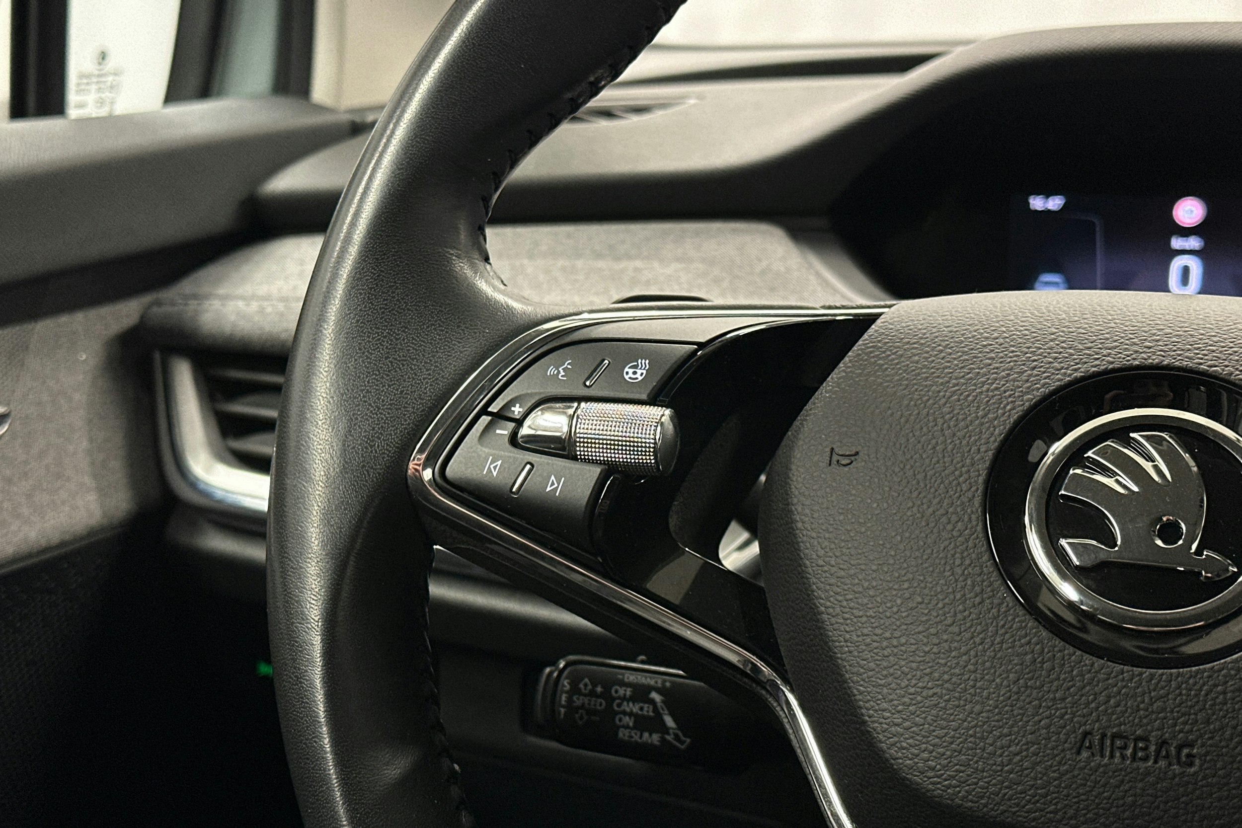 vihreä Skoda Enyaq 2022 kuva 19.