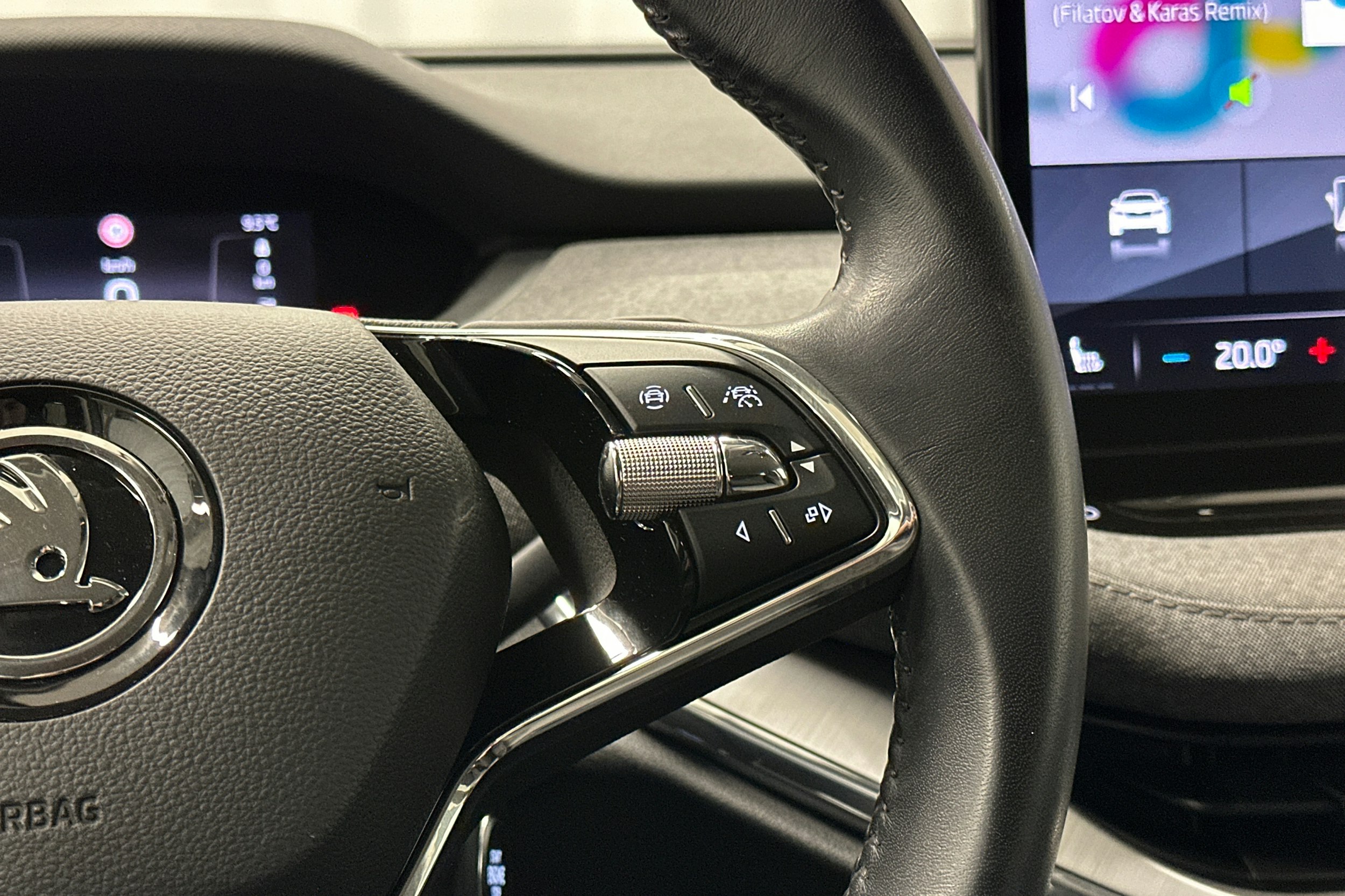 vihreä Skoda Enyaq 2022 kuva 20.