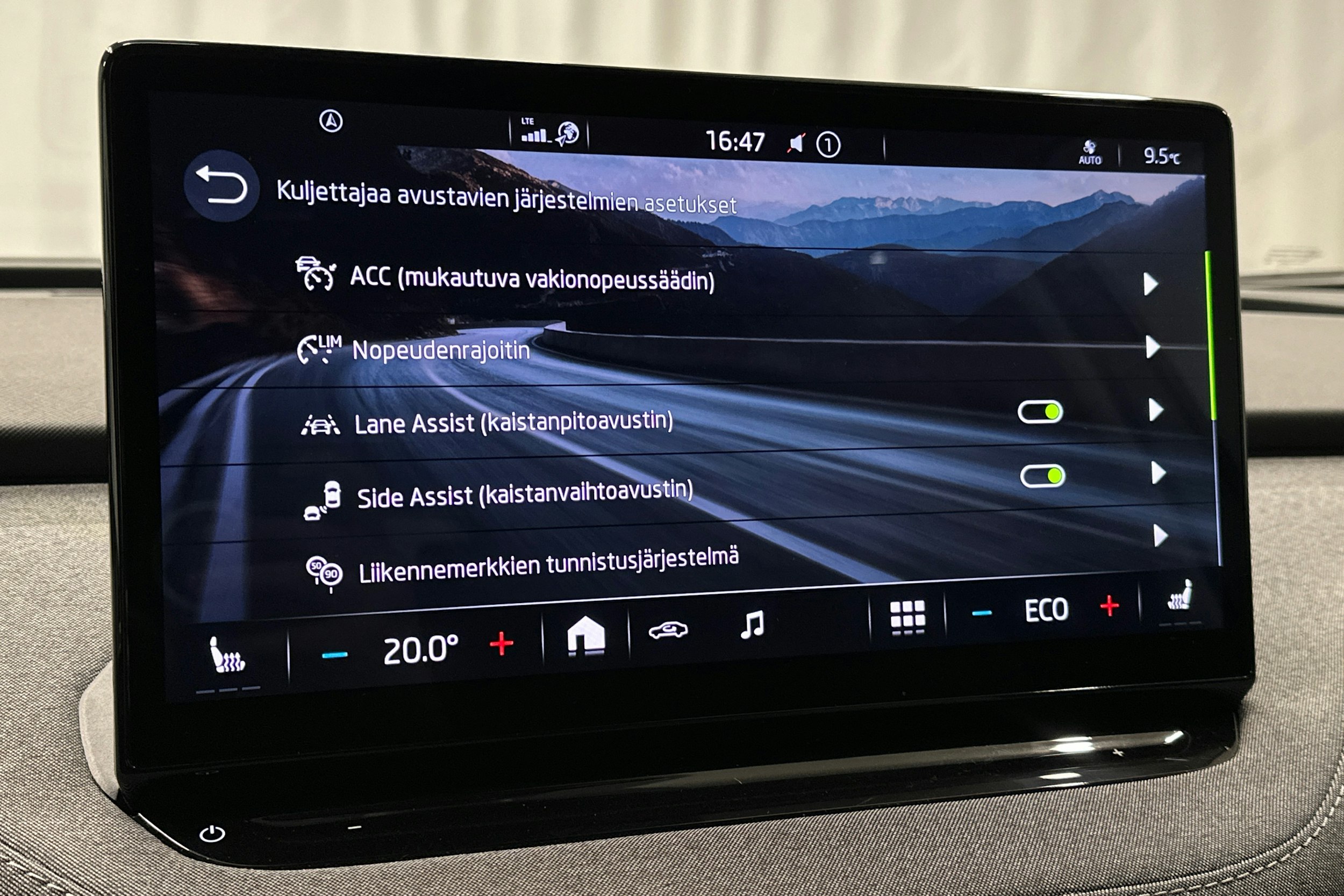 vihreä Skoda Enyaq 2022 kuva 23.