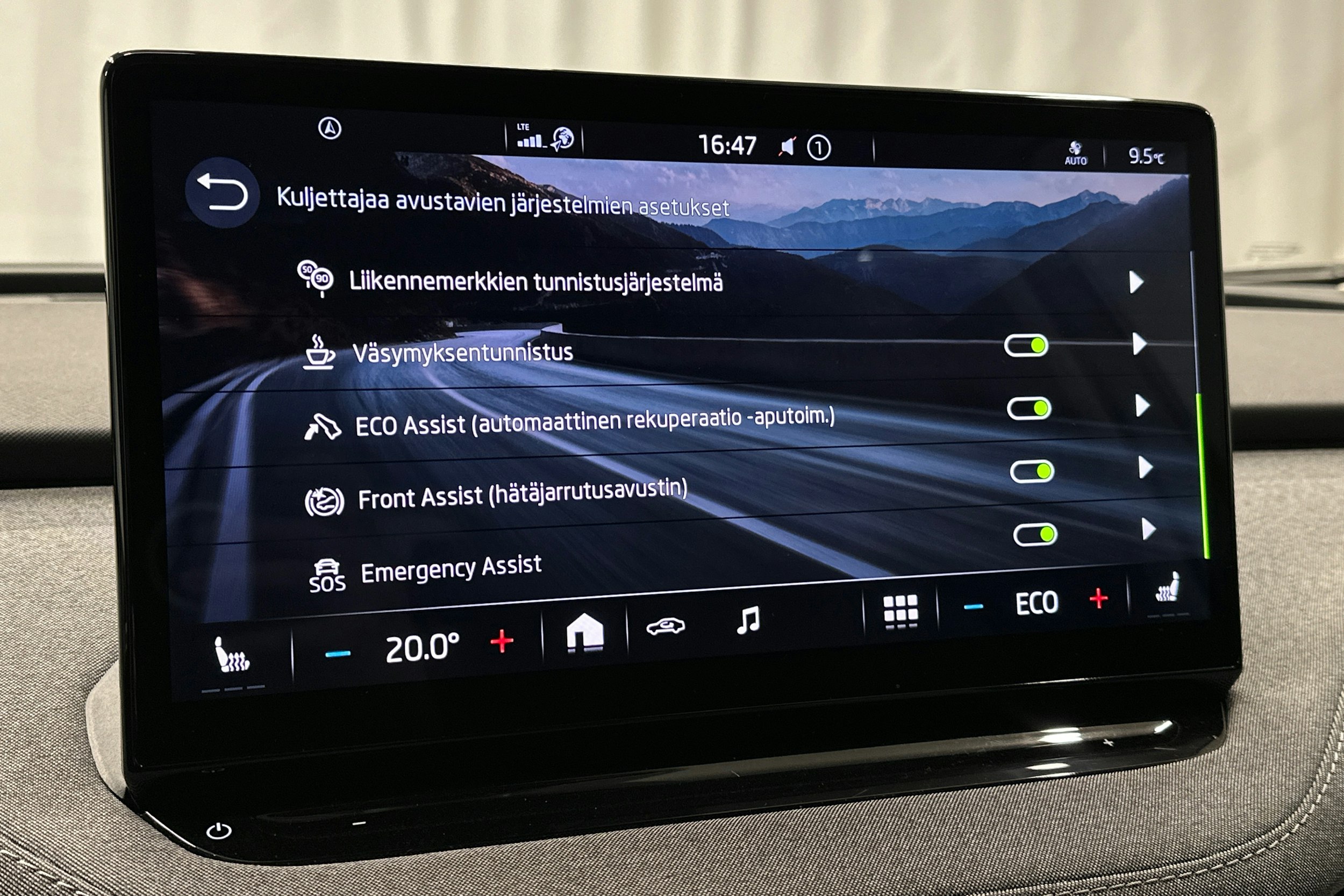 vihreä Skoda Enyaq 2022 kuva 24.