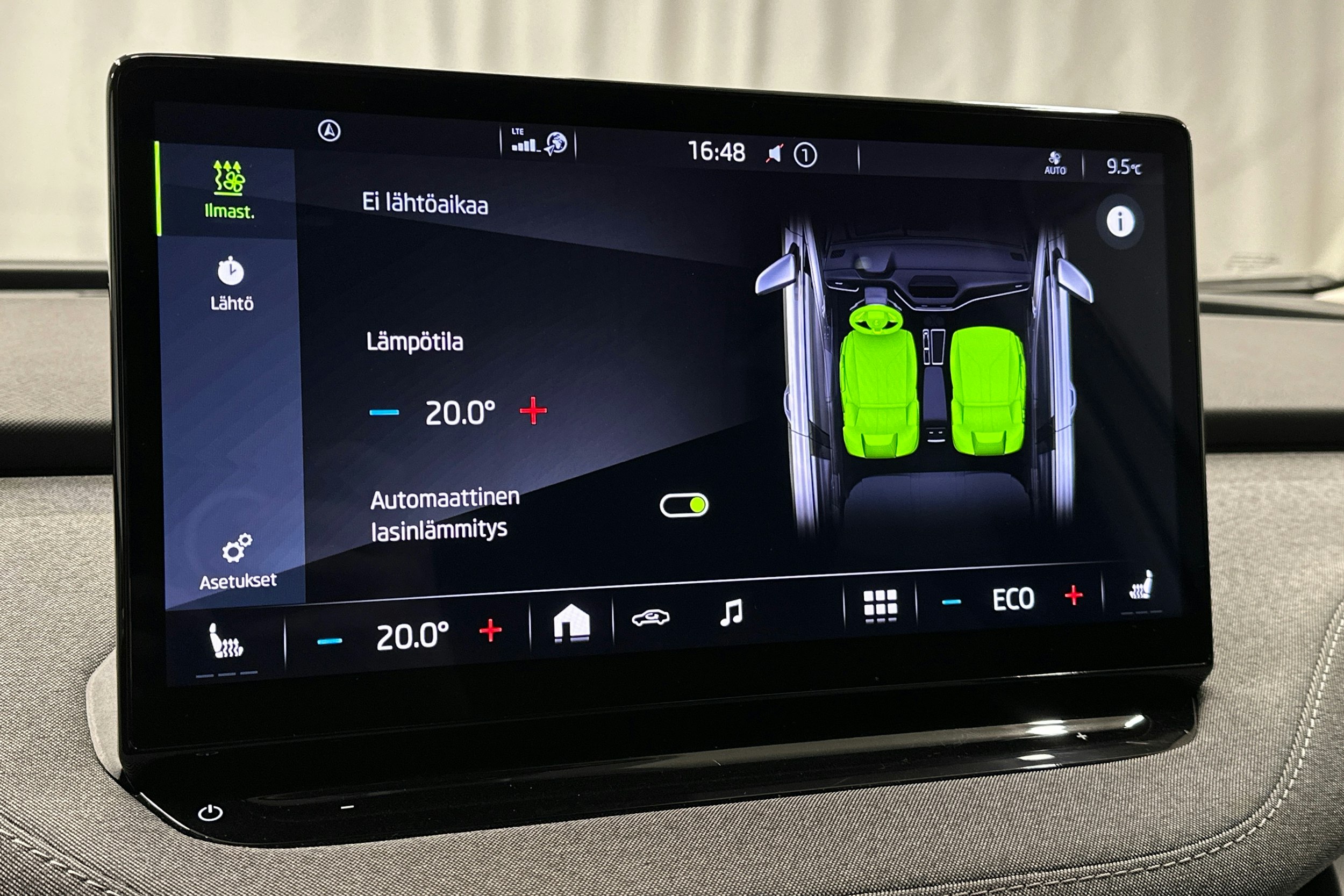 vihreä Skoda Enyaq 2022 kuva 26.