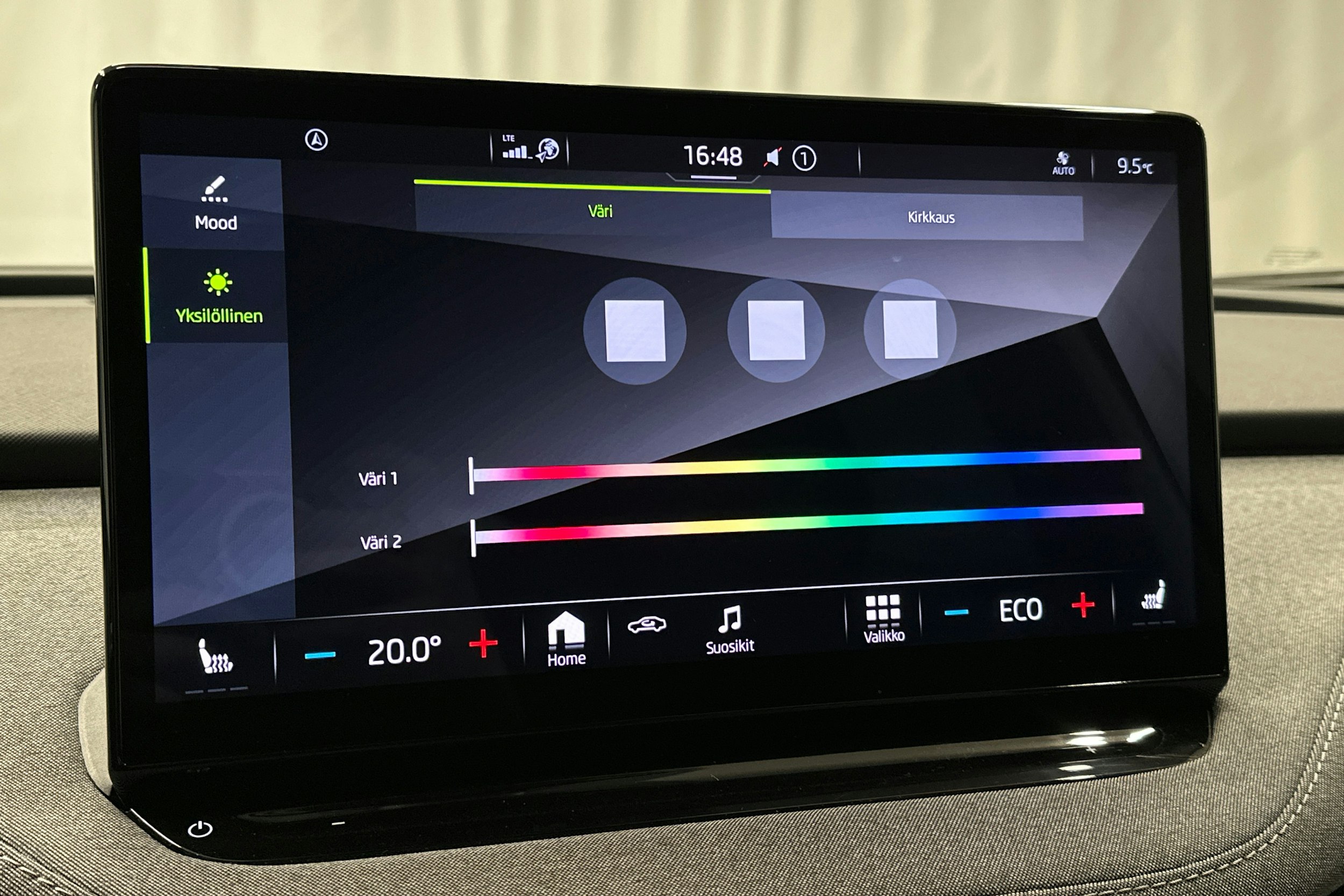 vihreä Skoda Enyaq 2022 kuva 27.