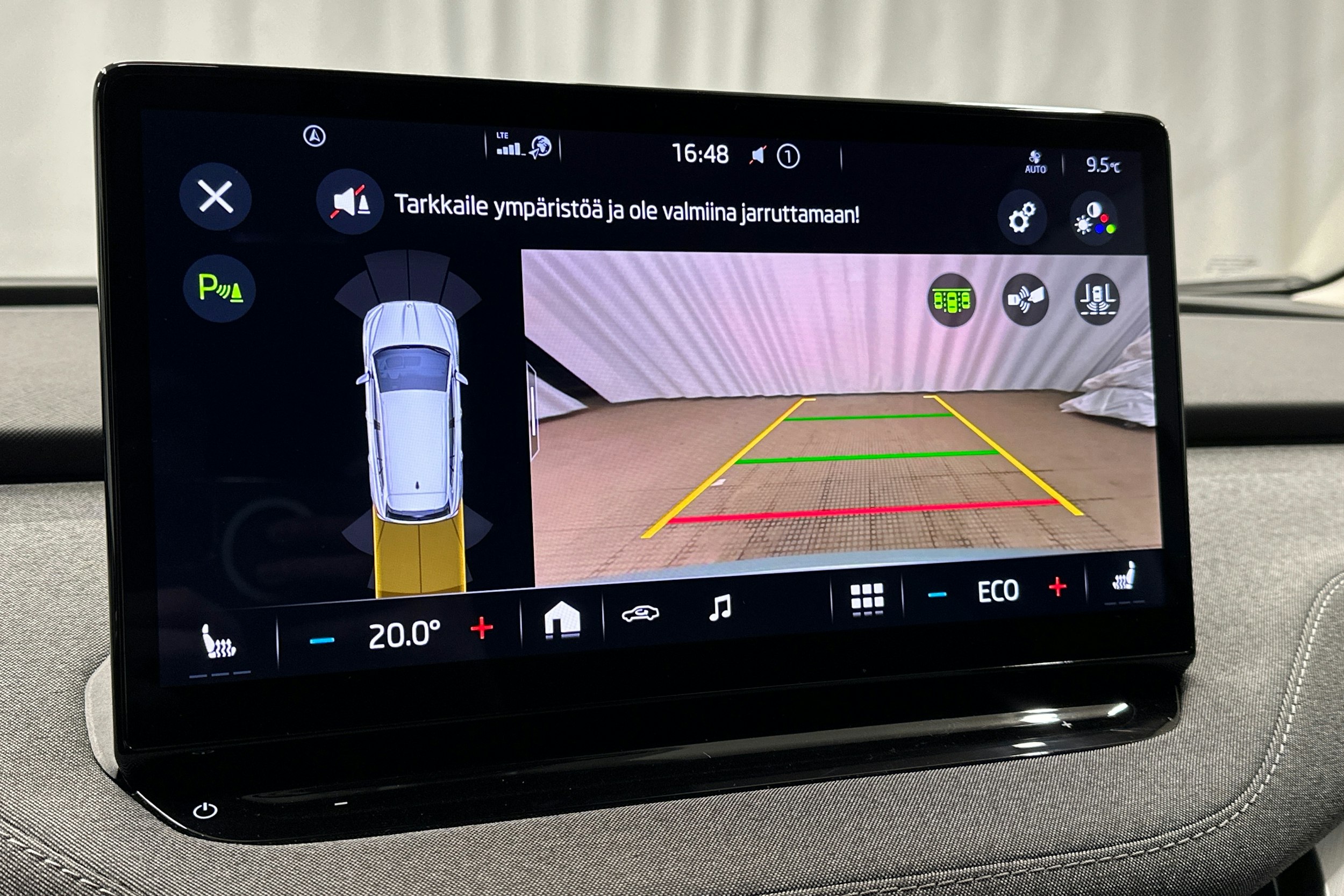 vihreä Skoda Enyaq 2022 kuva 28.