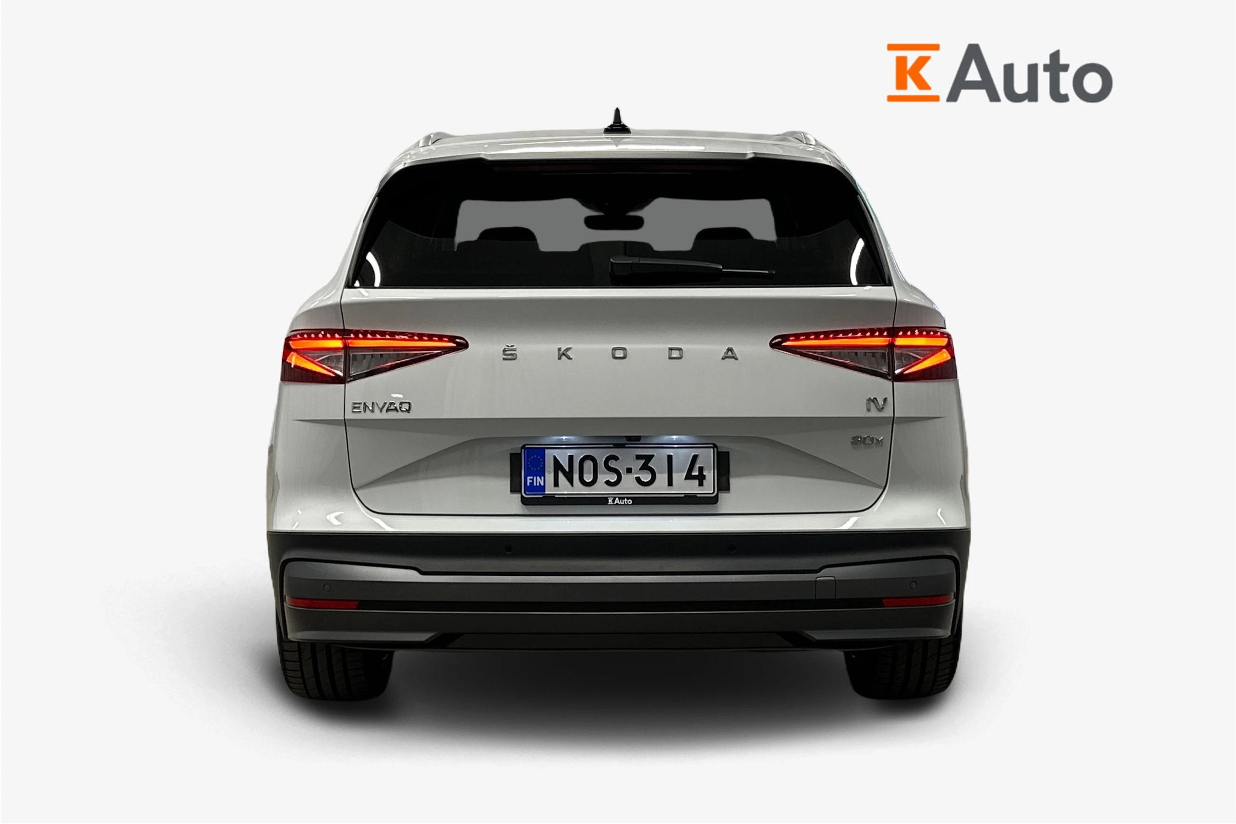 valkoinen Skoda Enyaq 2022 kuva 3.