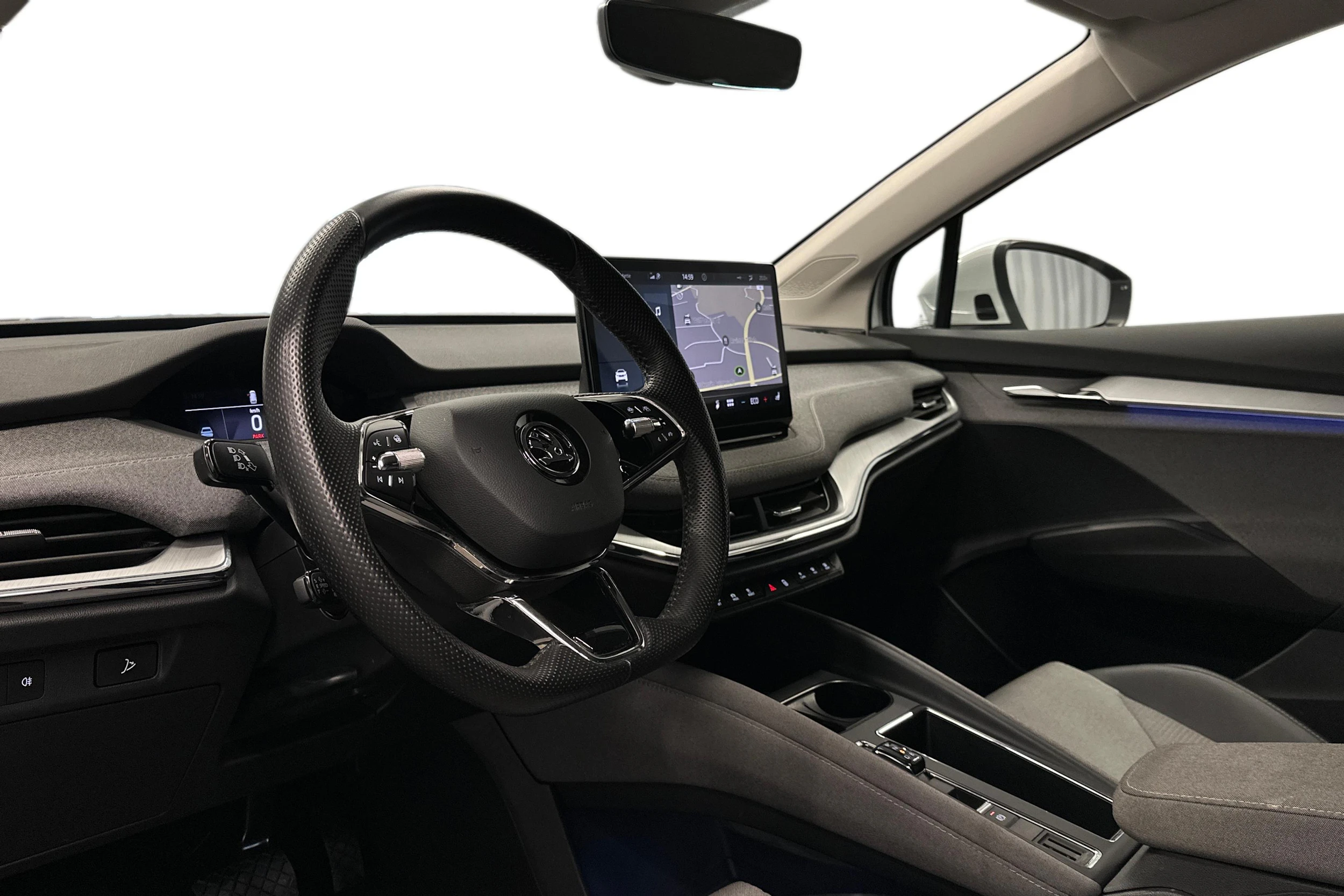 valkoinen Skoda Enyaq 2022 kuva 6.